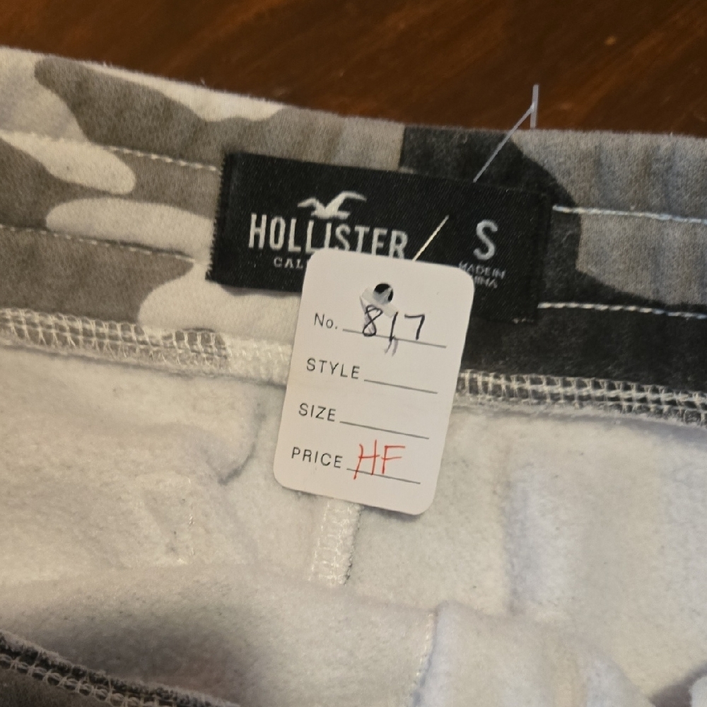 Hollister Women's Black and Gray Camo Joggers #817 - Picture 6 of 14